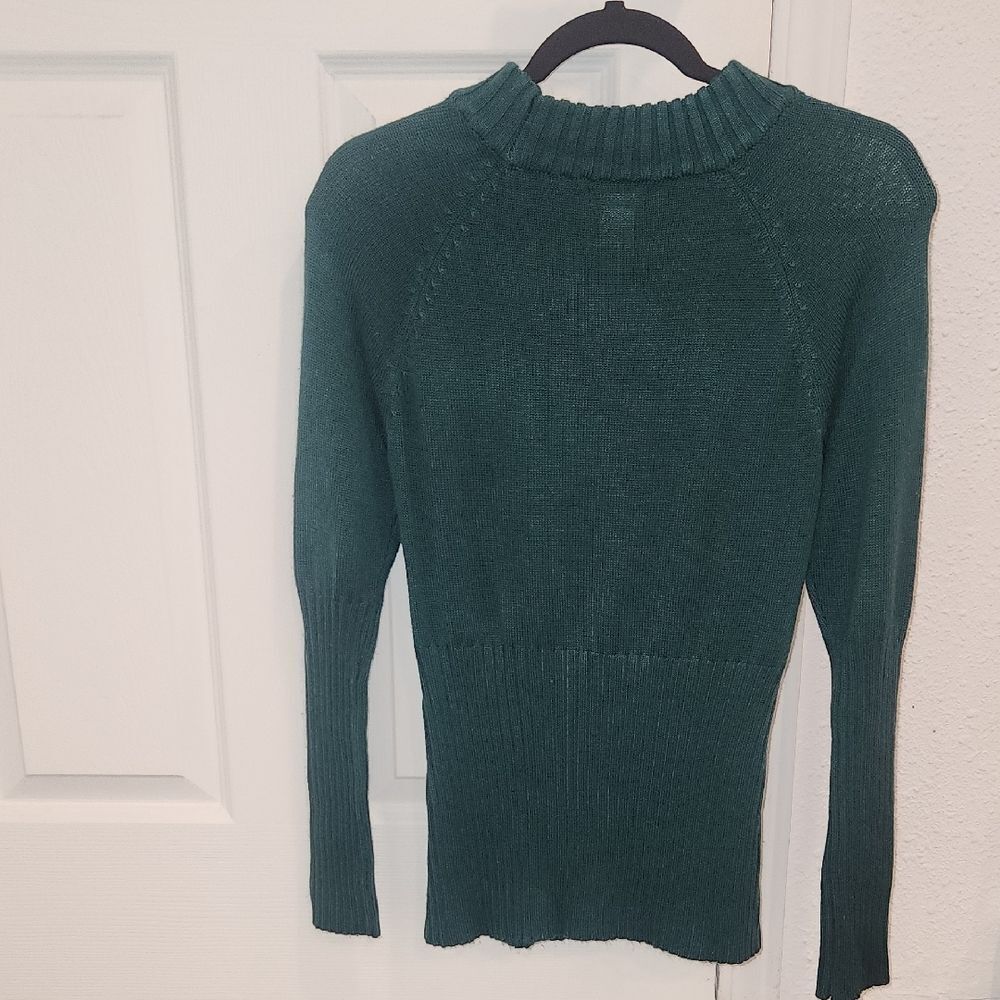 VENUS Keyhole Sweater - Picture 2 of 3